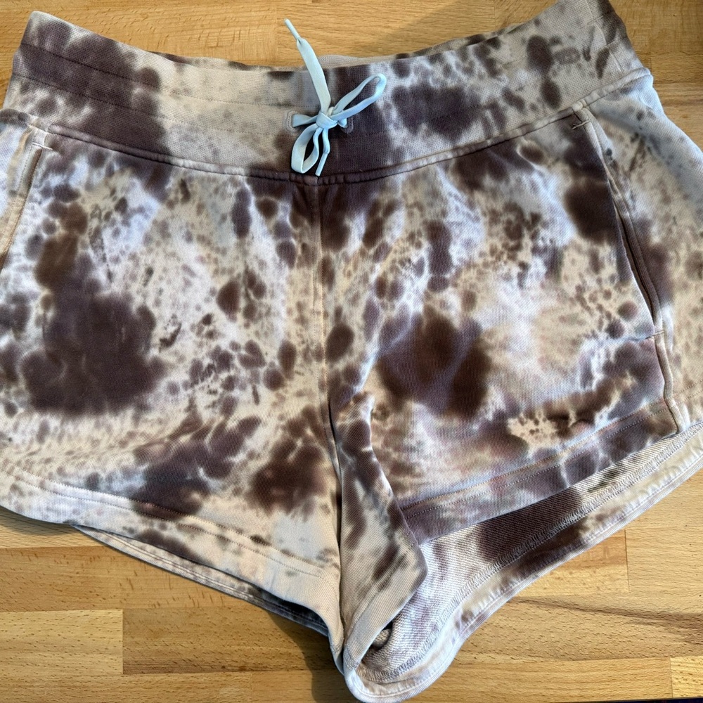 Lululemon sweat shorts size 8